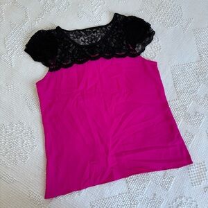 Express women’s size XS hot pink cap sleeve blouse with black floral lace detail